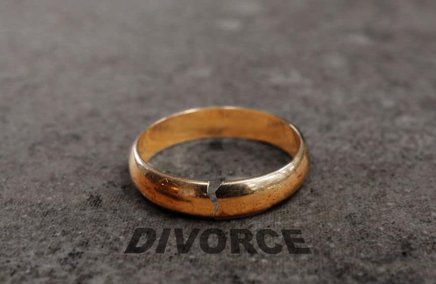 48137479 cracked gold wedding  ring  with divorce  text 